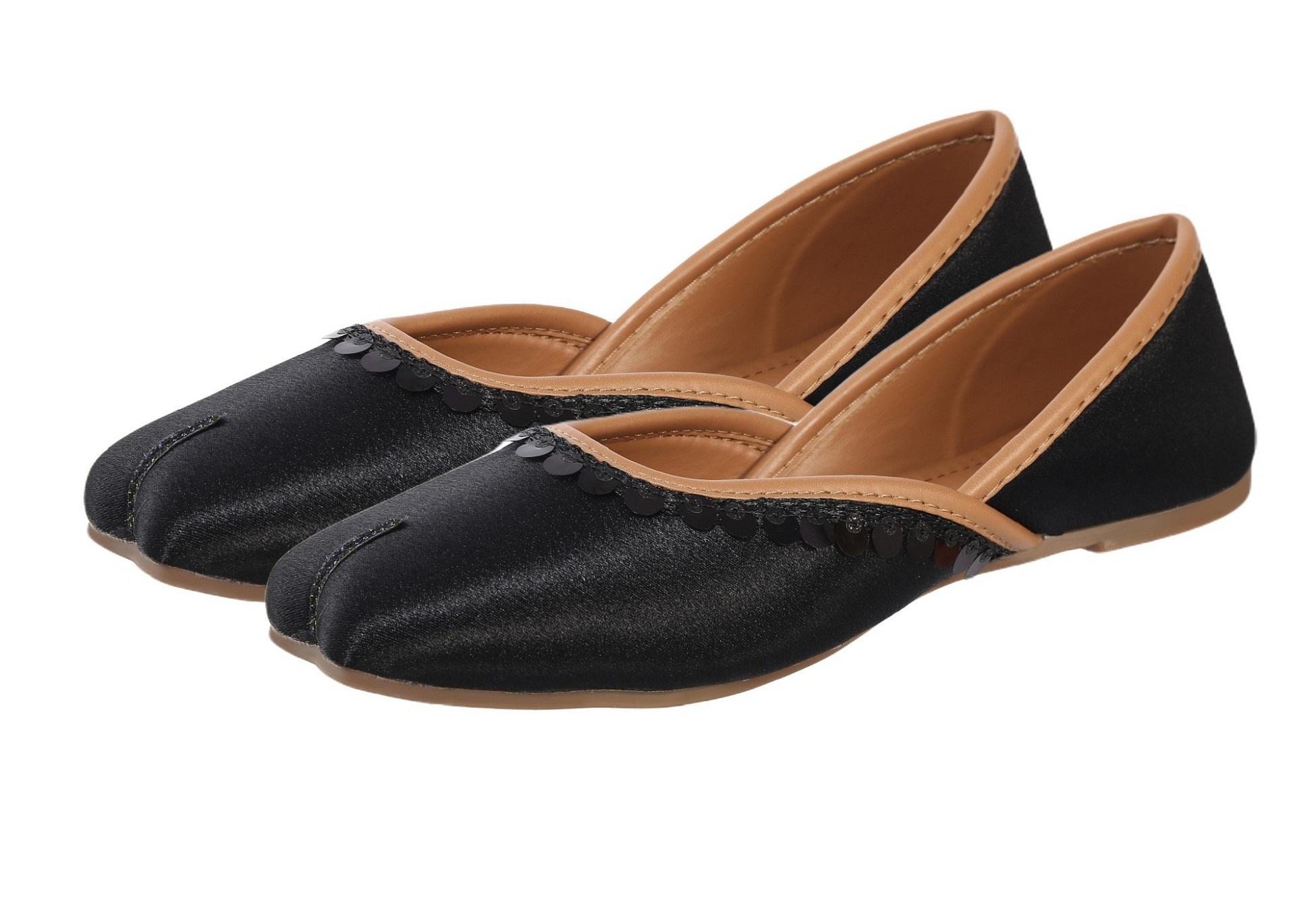 traditional lace work ethnic mojari