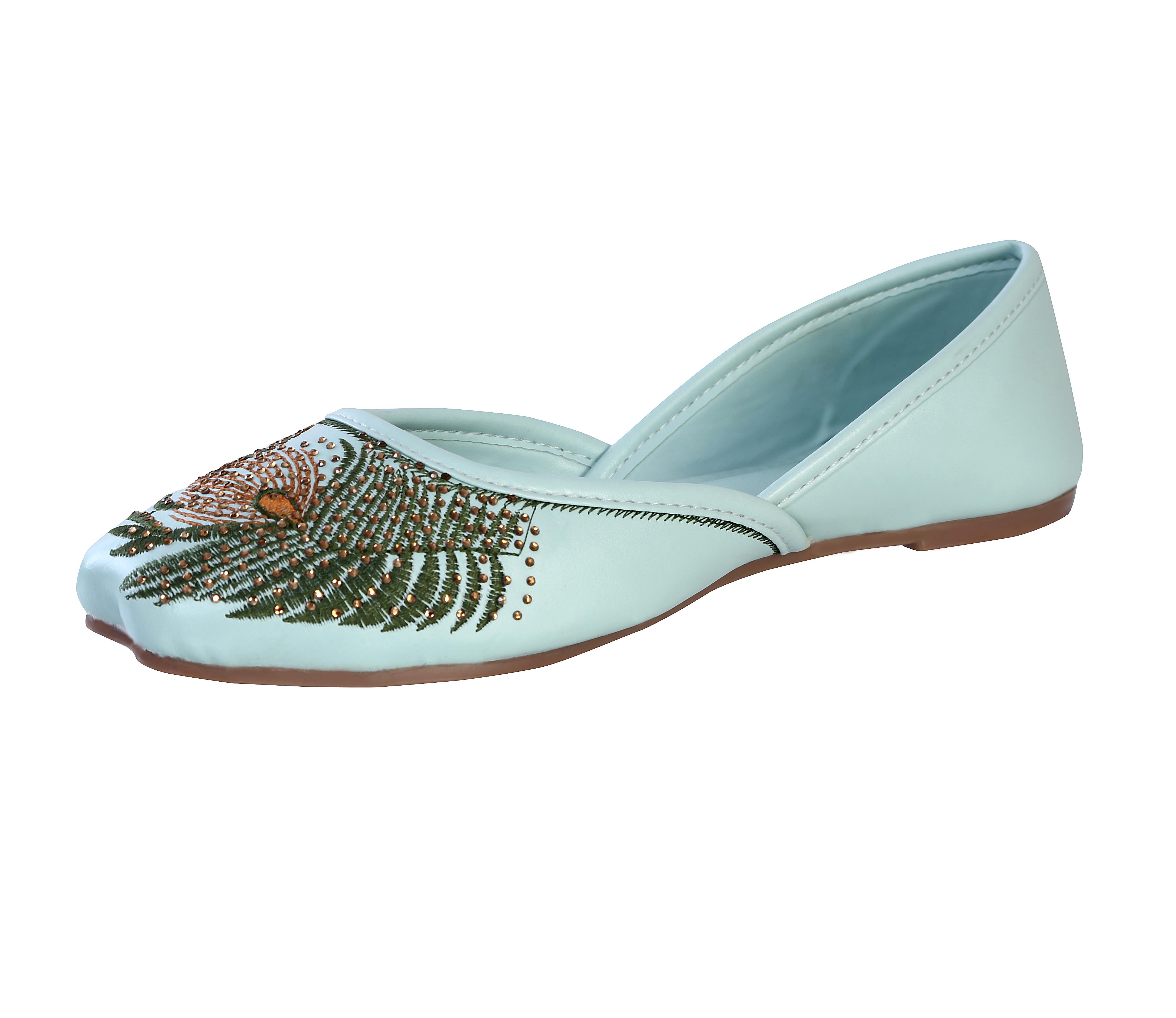 Stylish Women Handmade Peacock feather Embroidered Jutti 2025 at ShopCircuit | ONDC