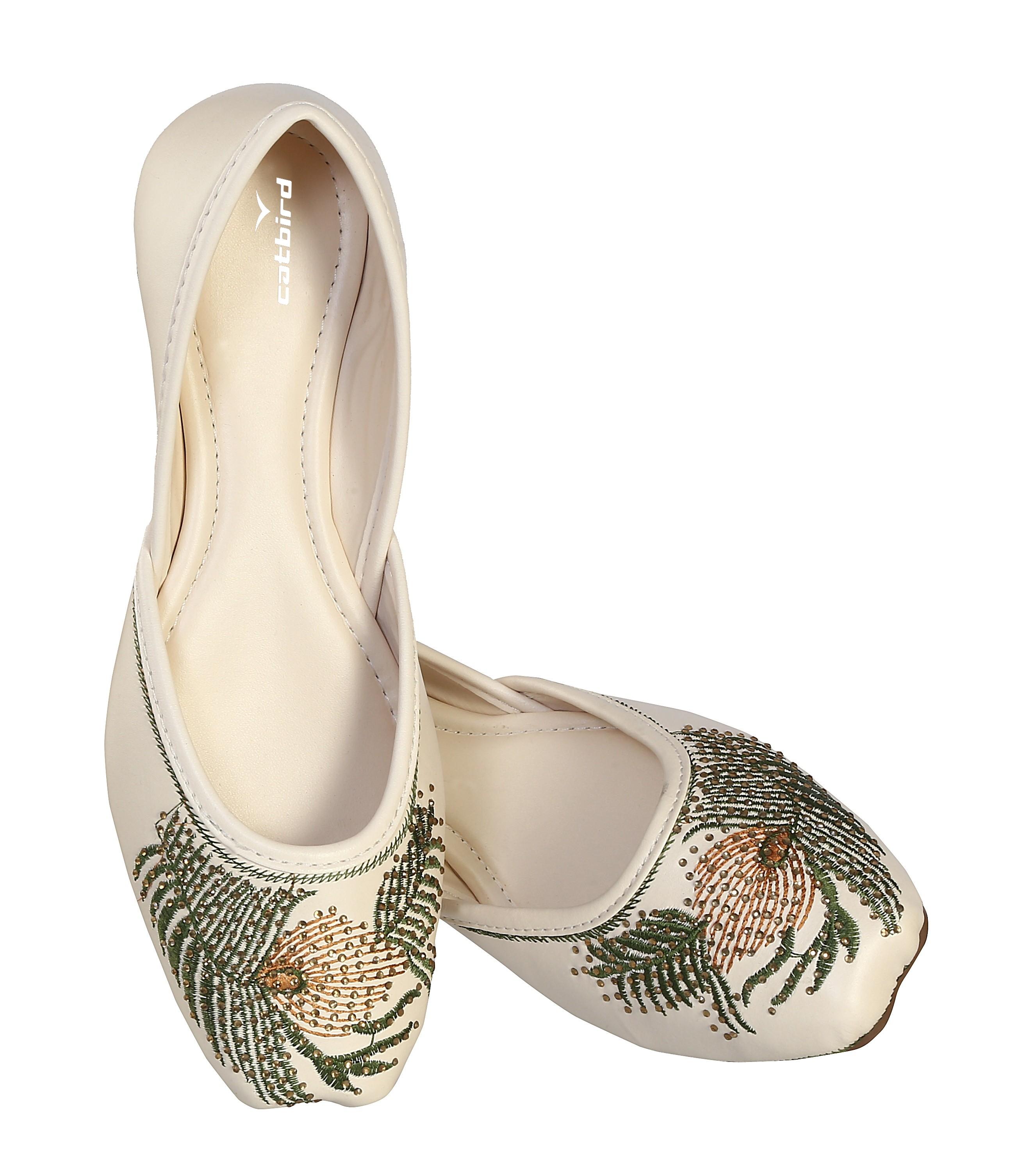 Stylish Women Handmade Peacock feather Embroidered Jutti 2025 at ShopCircuit | ONDC