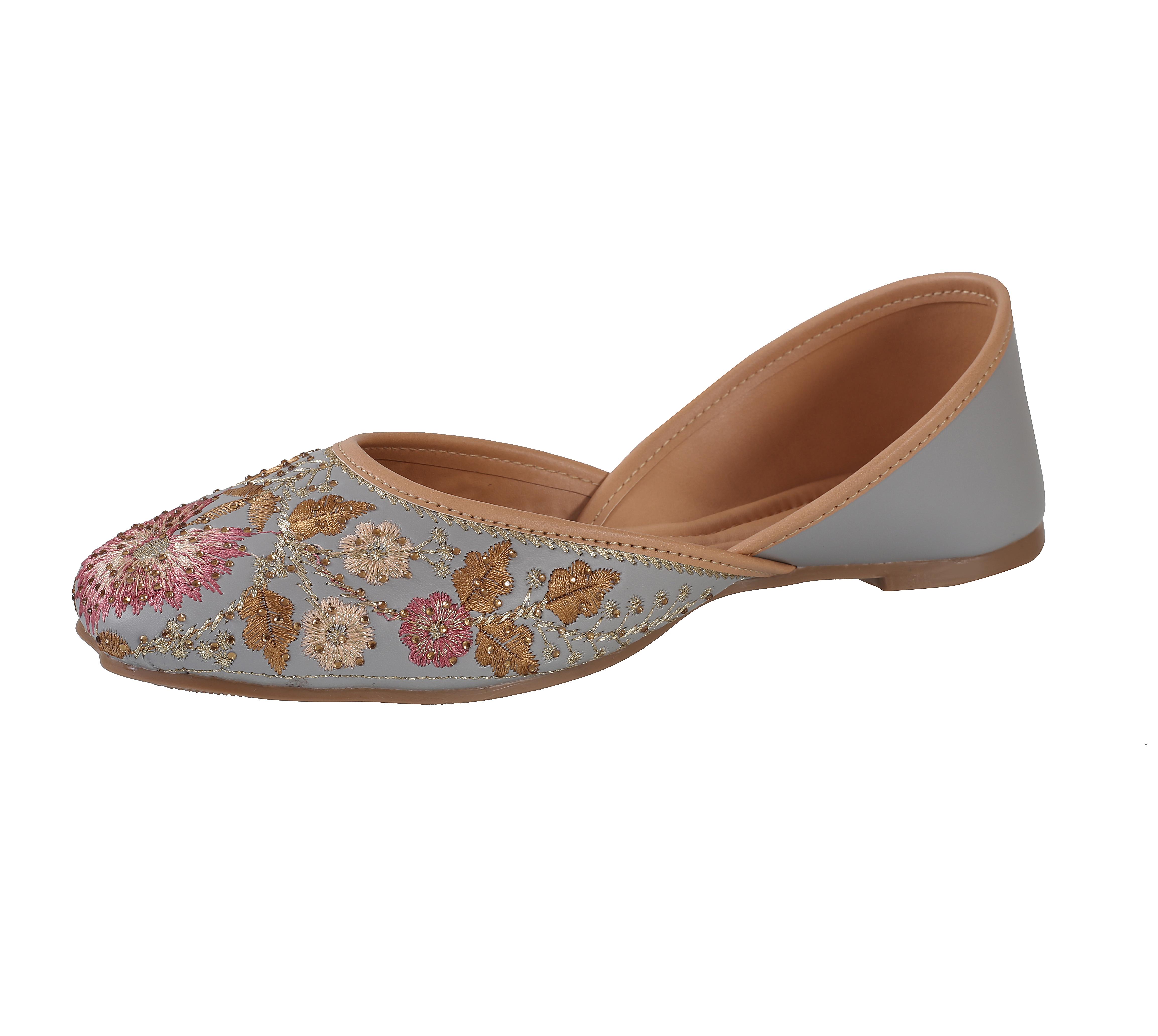 Trendy Women Handmade Embroidery Tradition Mojari 2025 at ShopCircuit | ONDC