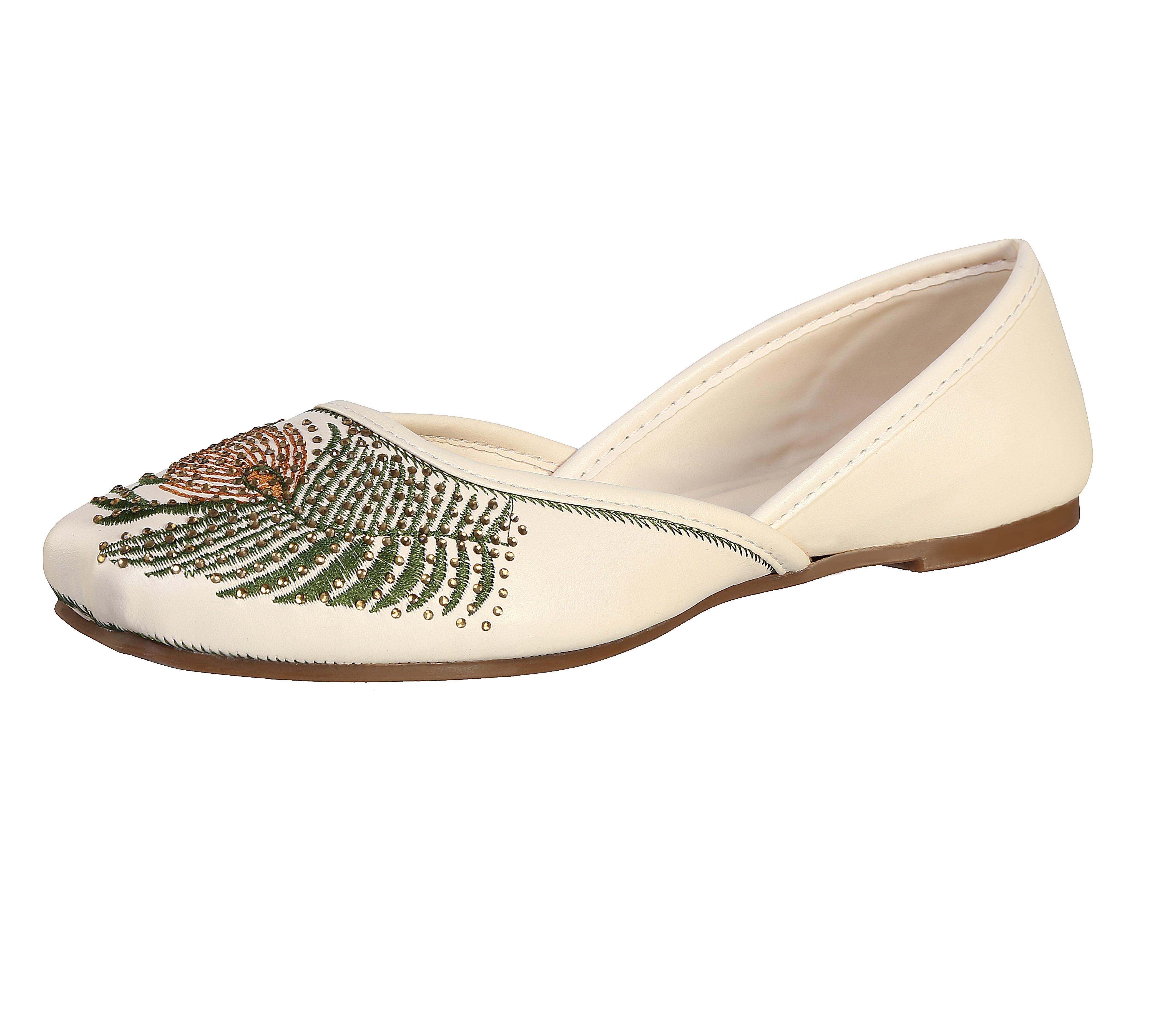 Stylish Women Handmade Peacock feather Embroidered Jutti 2025 at ShopCircuit | ONDC