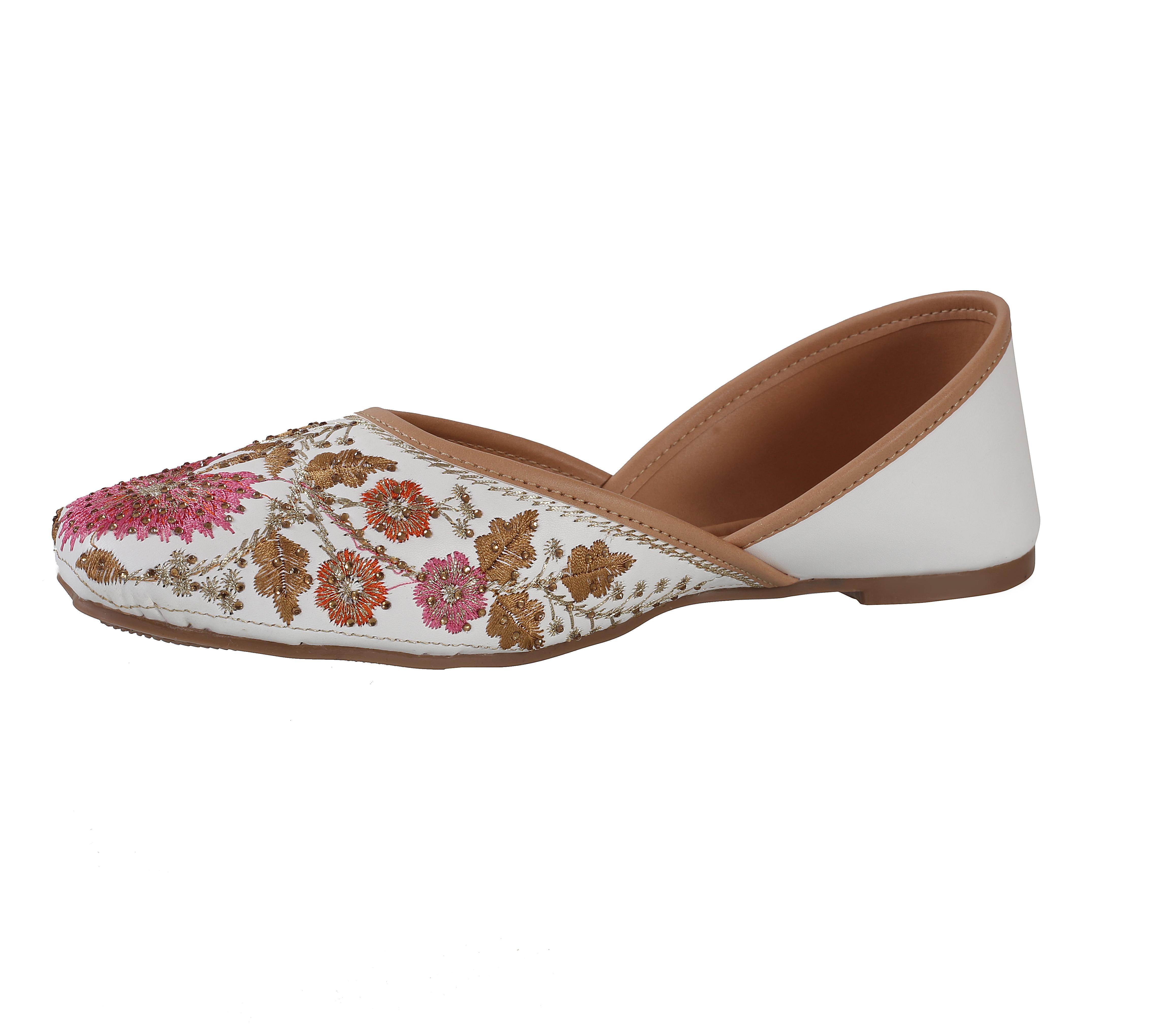 Trendy Women Handmade Embroidery Tradition Mojari 2025 at ShopCircuit | ONDC