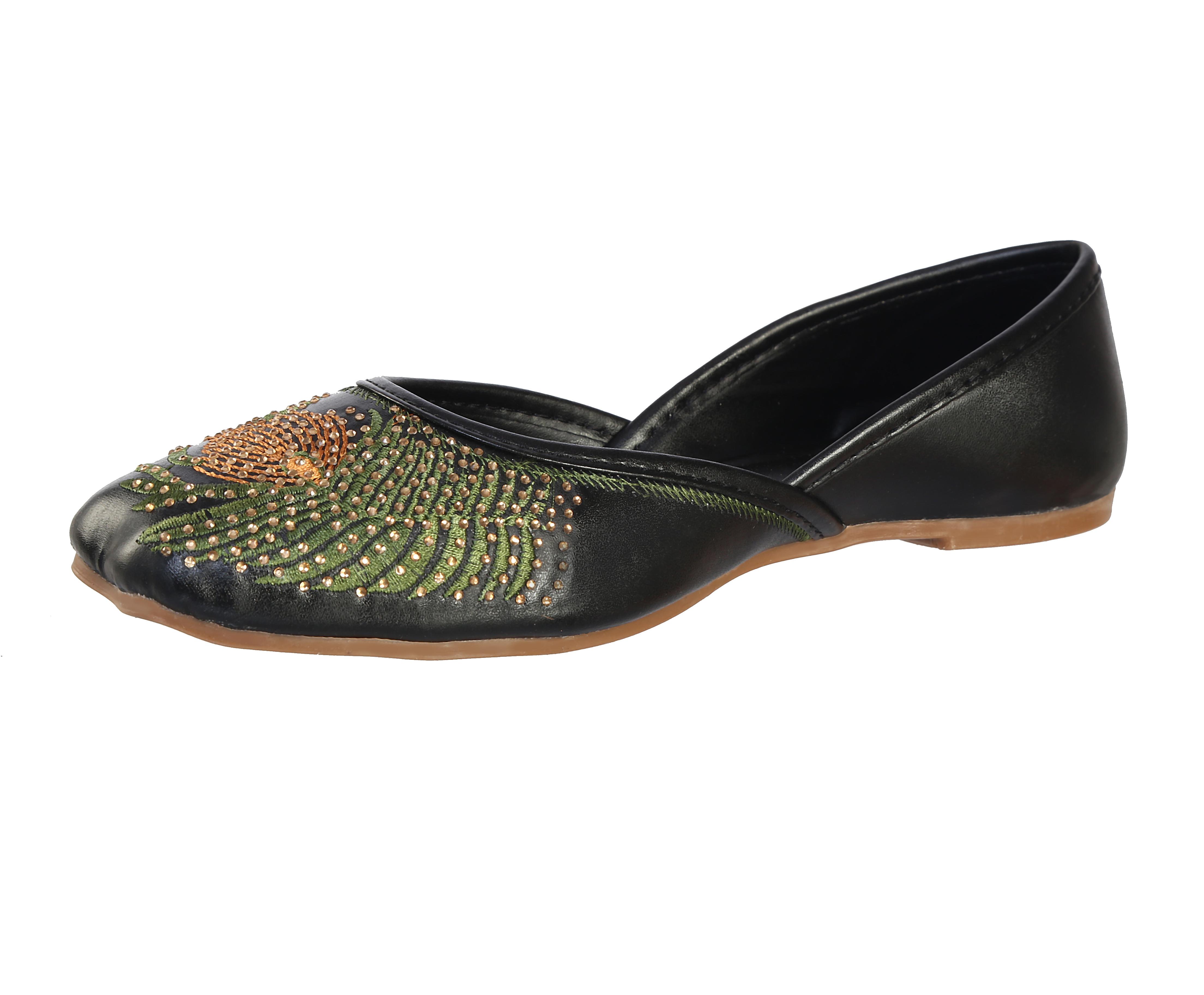 Stylish Women Handmade Peacock feather Embroidered Jutti 2025 at ShopCircuit | ONDC